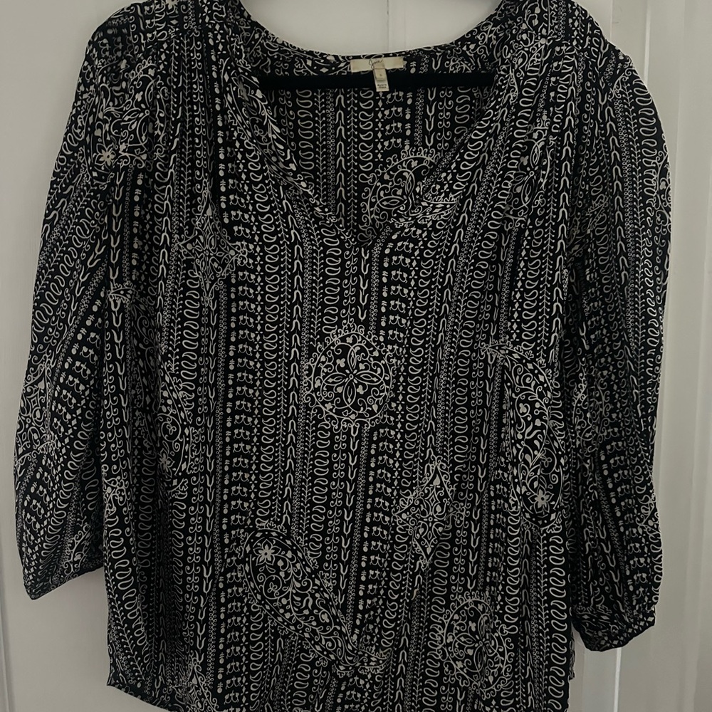 Black and White Patterned Women's Top
